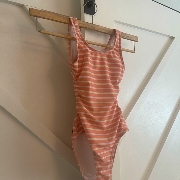 Volcom one piece bathing suit - Picture 3 of 5